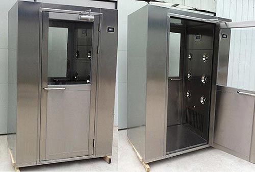 風淋室設備的內部循環返回部分位于機器下方